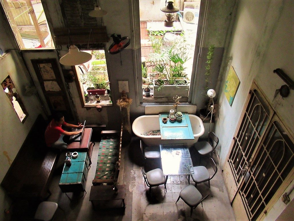 The Cafe Apartment at No.14 Ton That Dam, Saigon – Vietnam Coracle ...