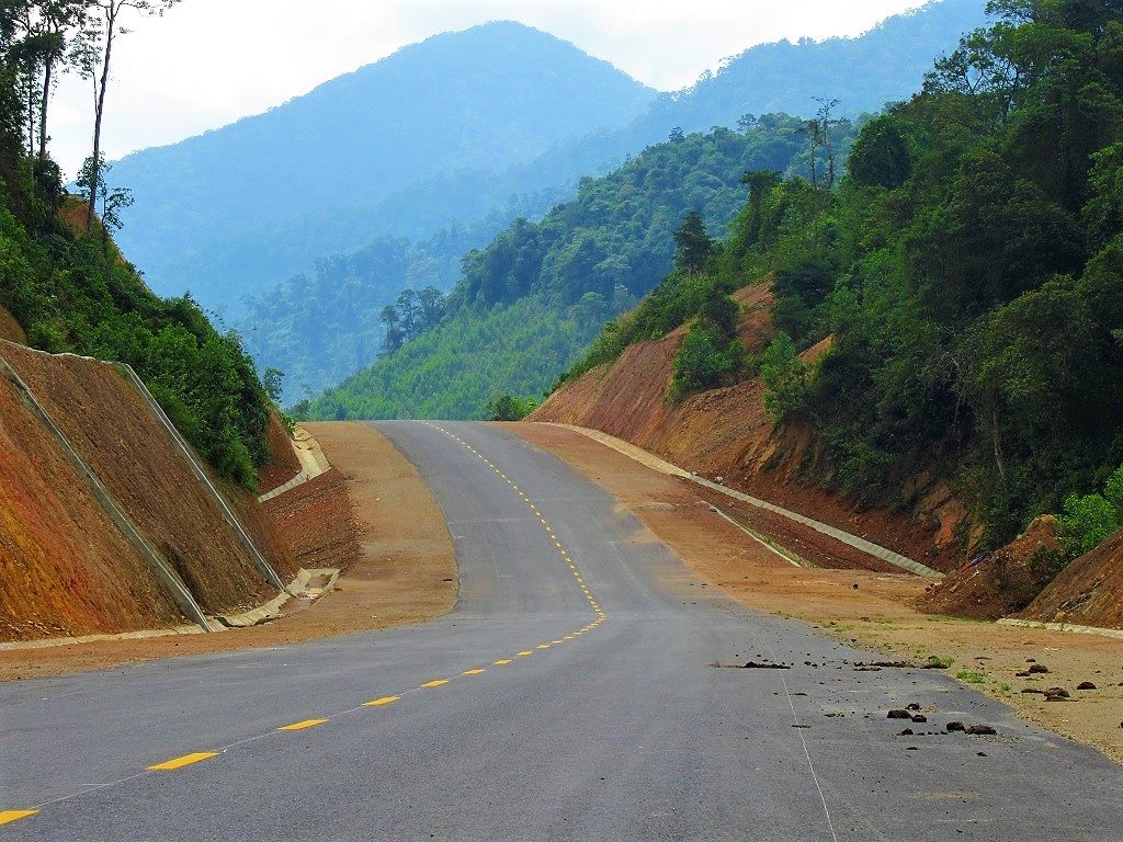 Danang to Hue via the new Cu De River road