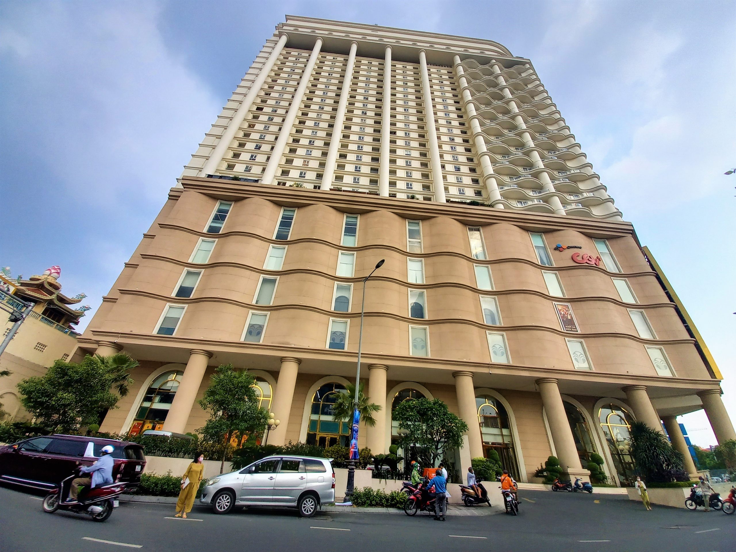 la vela saigon hotel star rating