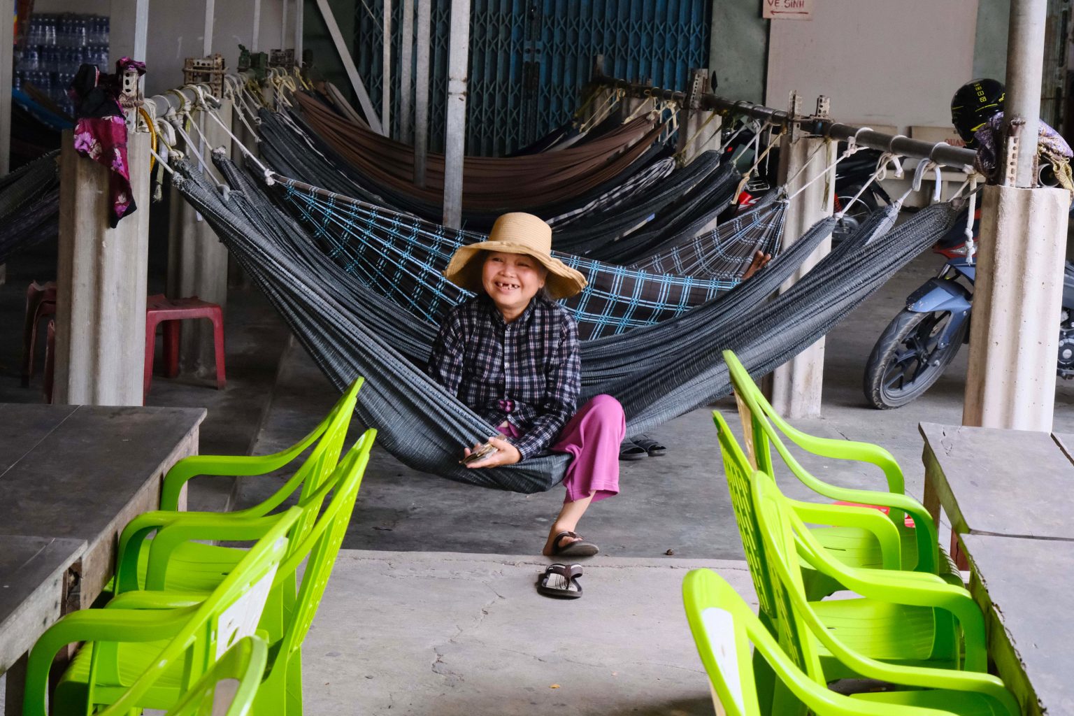 Cà Phê Võng Ode to Hammock Cafes Vietnam Coracle Independent
